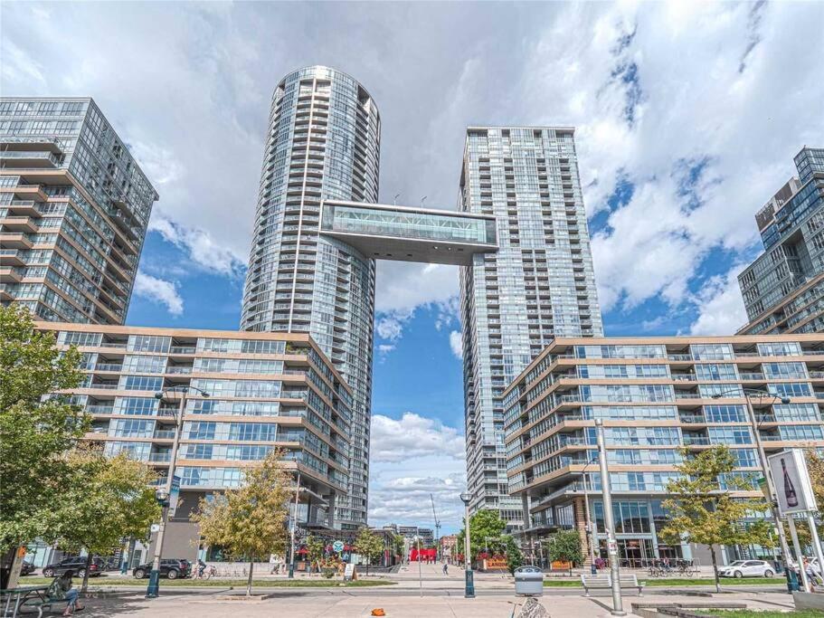 Cozy Condo In Downtown Toronto + Free Parking Екстер'єр фото