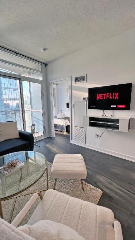 Cozy Condo In Downtown Toronto + Free Parking Екстер'єр фото