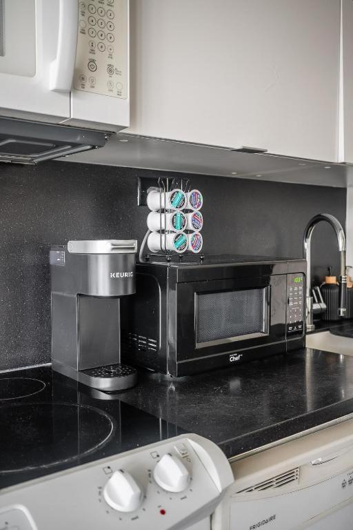 Cozy Condo In Downtown Toronto + Free Parking Екстер'єр фото