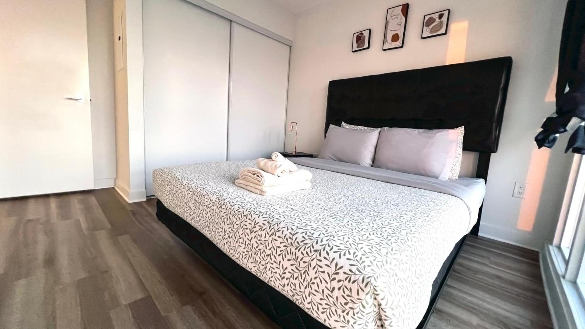 Cozy Condo In Downtown Toronto + Free Parking Екстер'єр фото