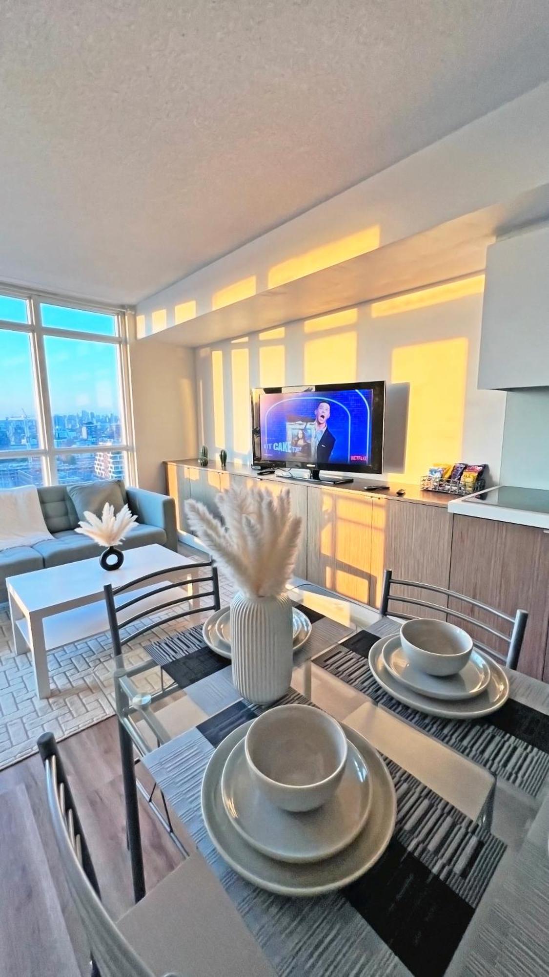 Cozy Condo In Downtown Toronto + Free Parking Екстер'єр фото