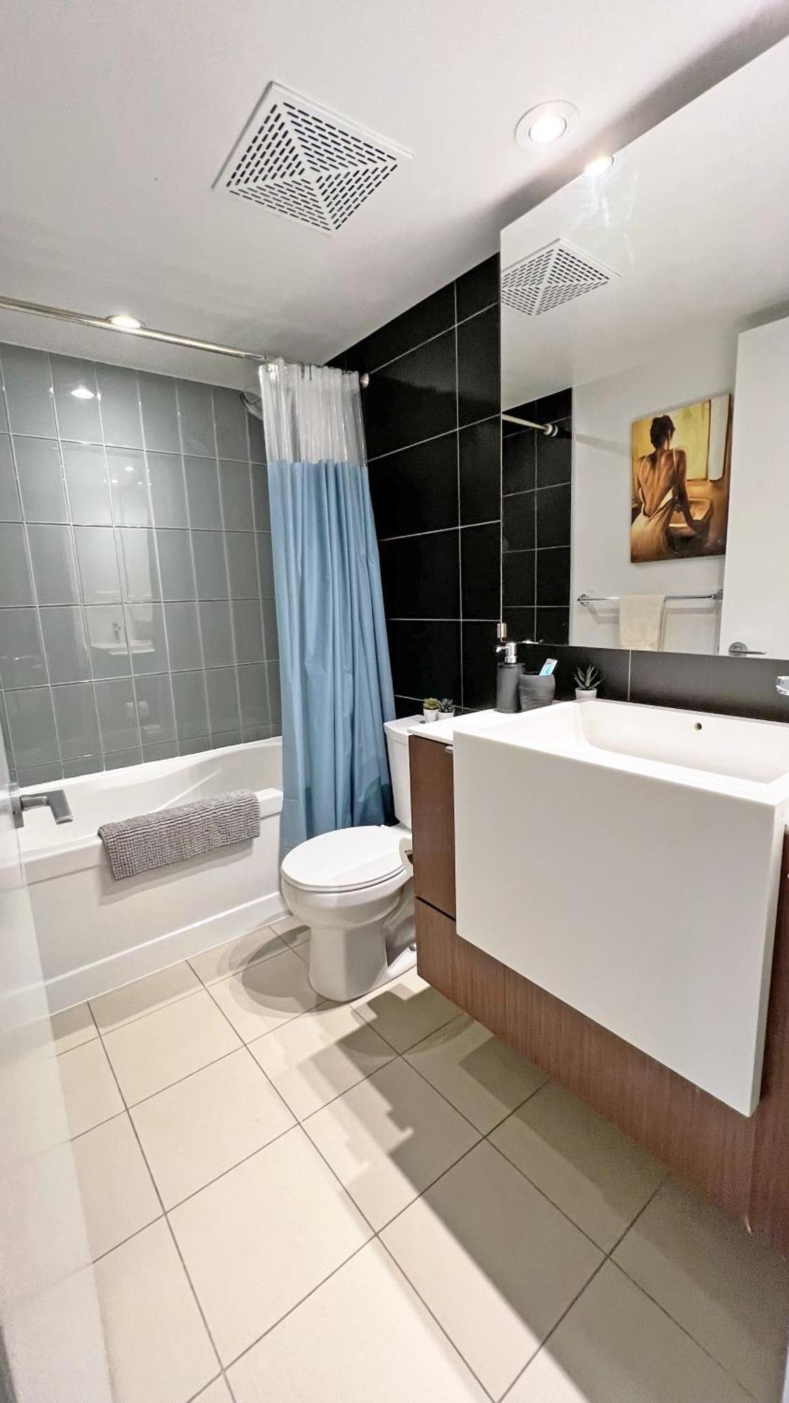 Cozy Condo In Downtown Toronto + Free Parking Екстер'єр фото