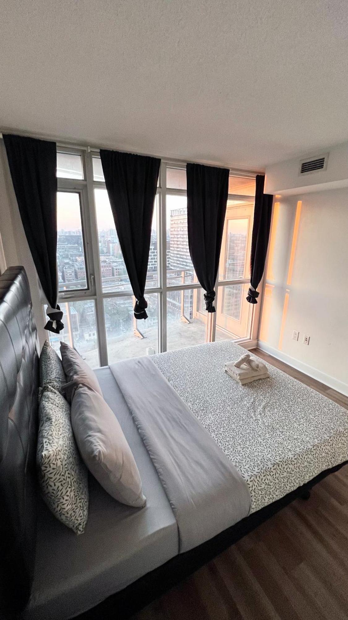 Cozy Condo In Downtown Toronto + Free Parking Екстер'єр фото