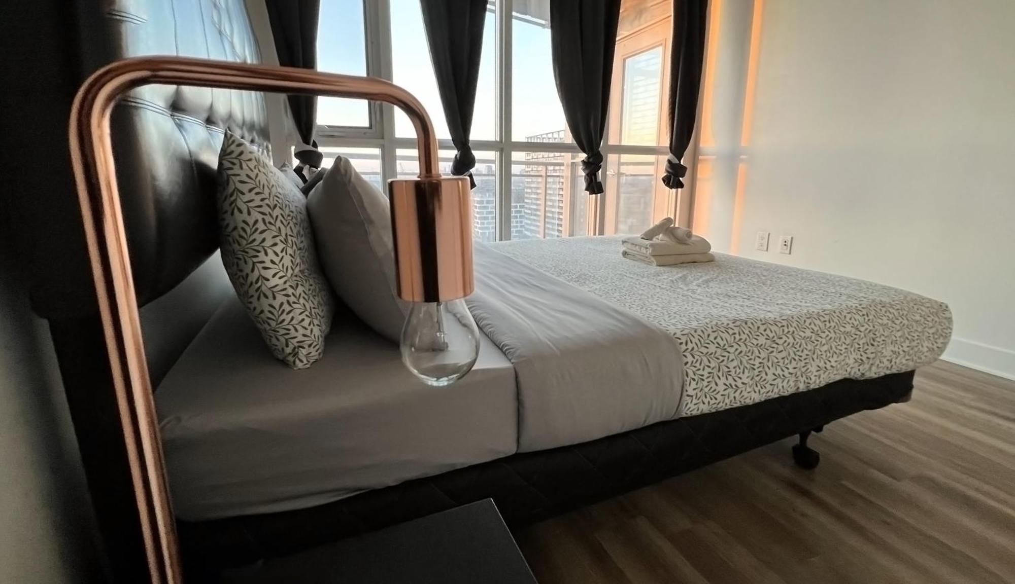 Cozy Condo In Downtown Toronto + Free Parking Екстер'єр фото