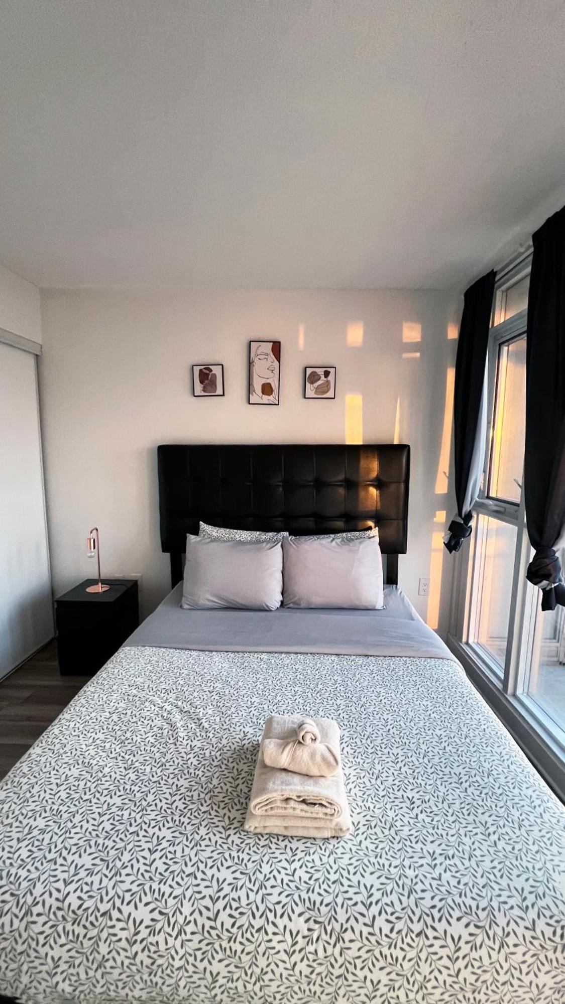 Cozy Condo In Downtown Toronto + Free Parking Екстер'єр фото